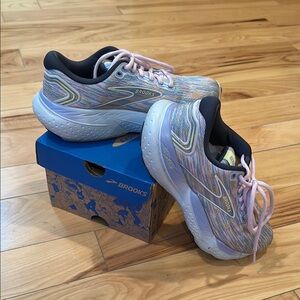 Brooks Blue and Pink Athletic Shoes - size 6, great deal!